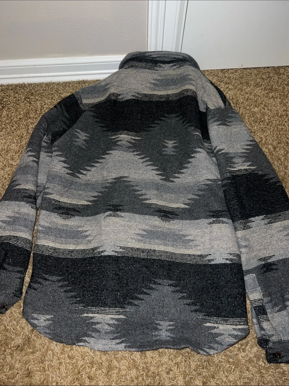 Men's Gray & Black Aztec Patterned Button-Up Jacket